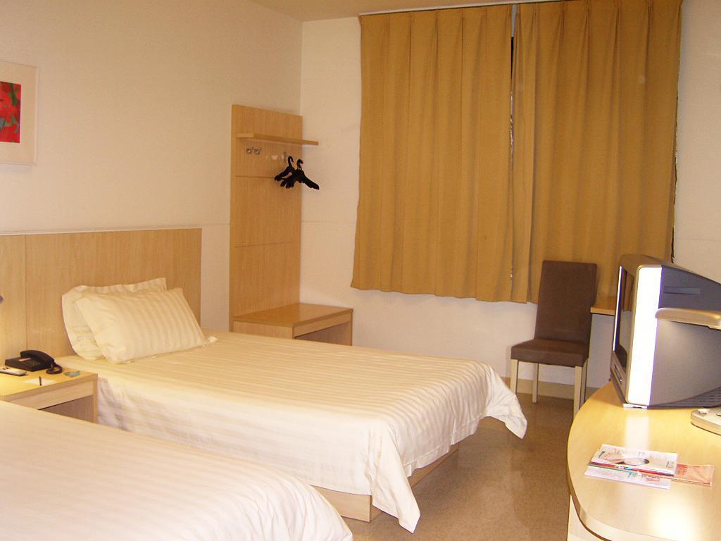 Jinjiang Inn - Wuhan Ziyang Road Екстериор снимка